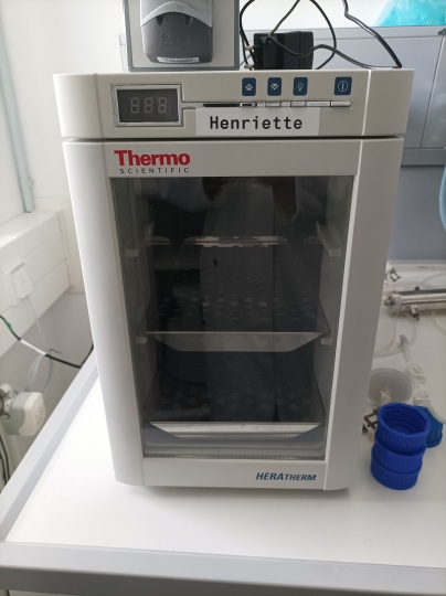 Plate incubator Plate incubator